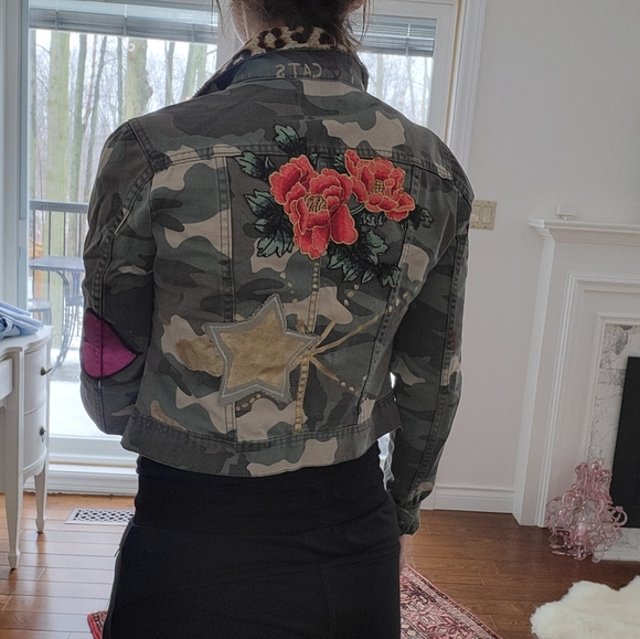 Camouflage, Hand-sewn lace metallic paint, leopard print cropped jean jacket. - Picture 7 of 9